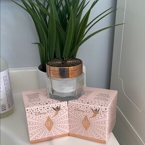 2 empty jars (1 Disney collectible) can be bought separately price is for both